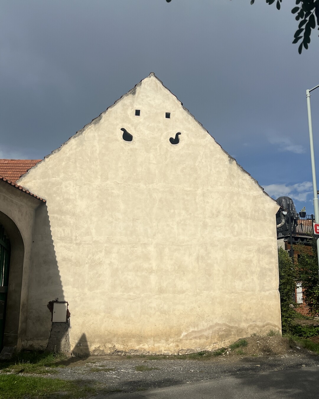 Unhappy building (2026)